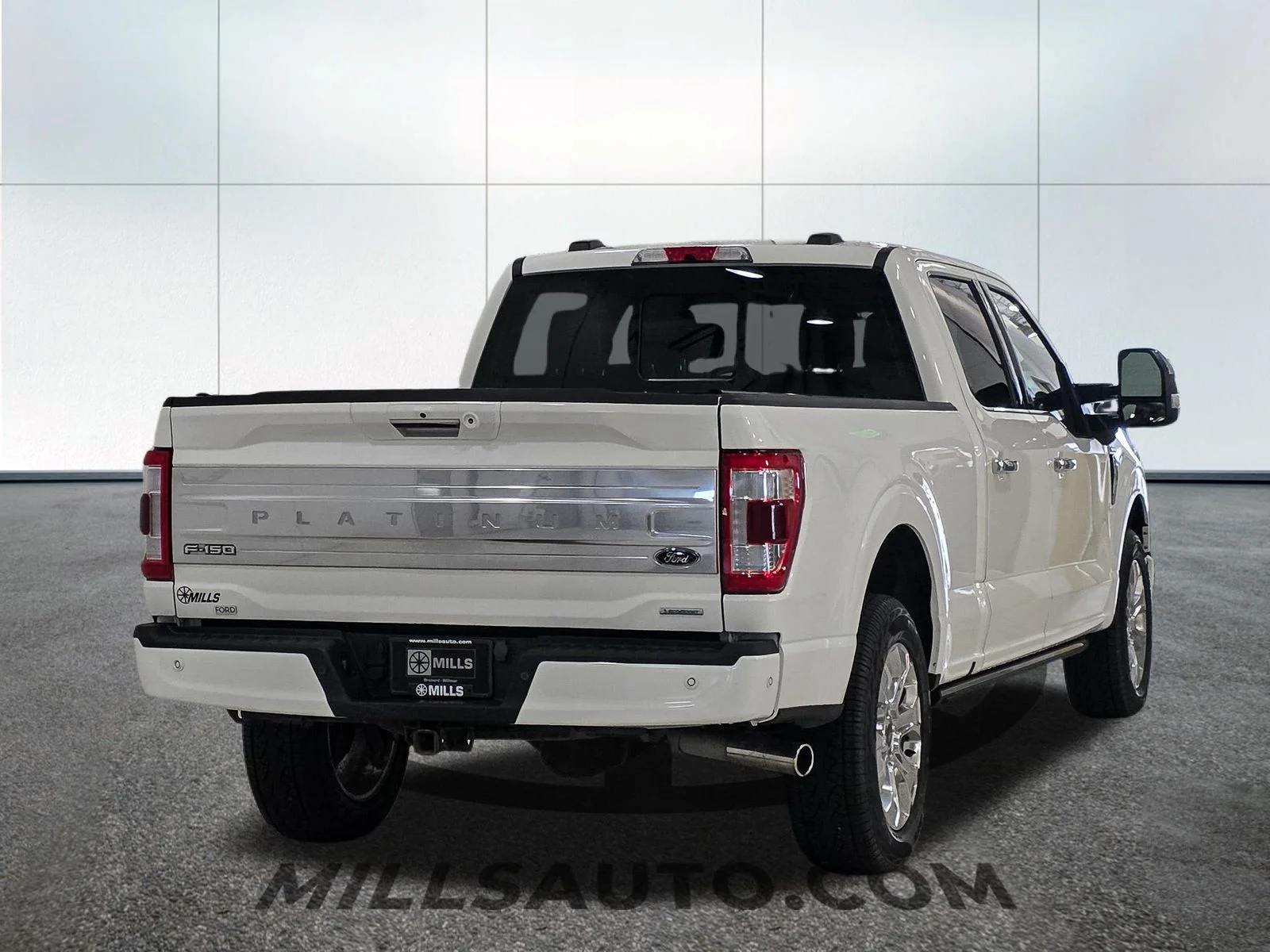 Used 2023  Ford Platinum image 7