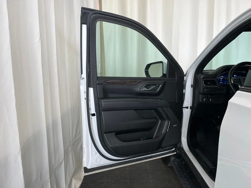 Used 2022 White Chevrolet Z71 image 15