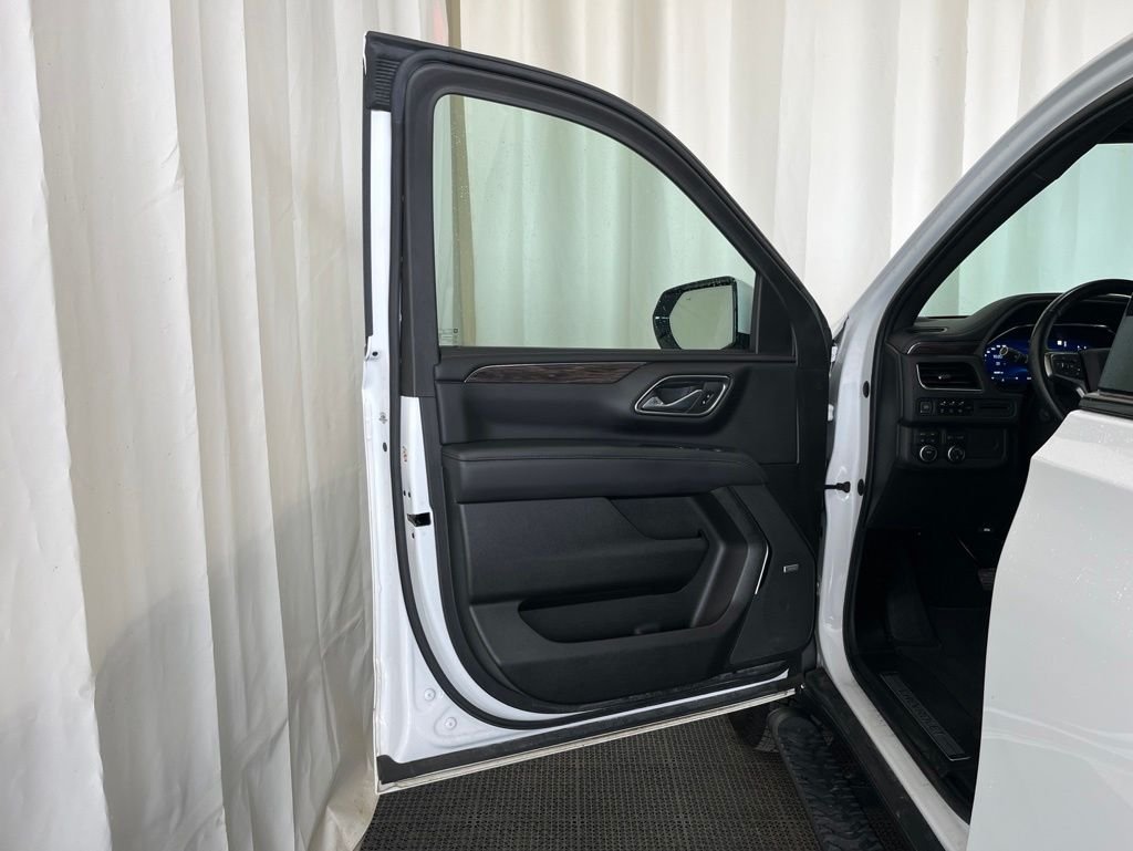 Used 2022 Summit White Chevrolet Z71 image 15