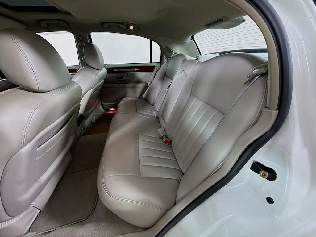 Used 2003 White Pearlescent Clearcoat Metallic Tri-Coat Lincoln Signature image 24