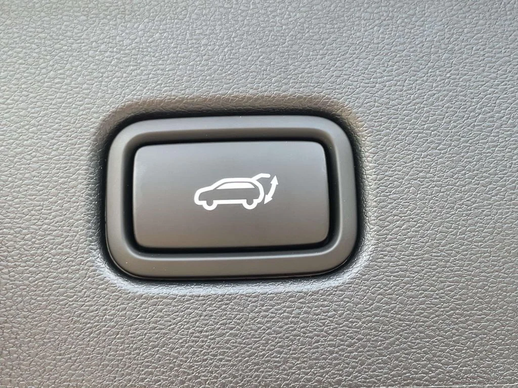New 2026 Silver Hyundai SEL Plus image 10