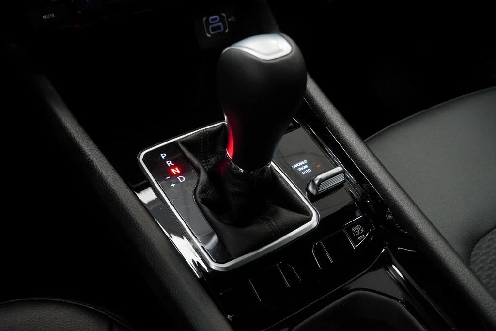 New 2026 Hydro Blue Pearlcoat Jeep Latitude image 26