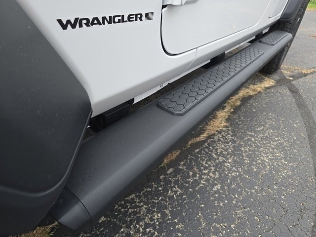 New 2026 Bright White Clear-Coat Exterior Paint Jeep Sport S image 20
