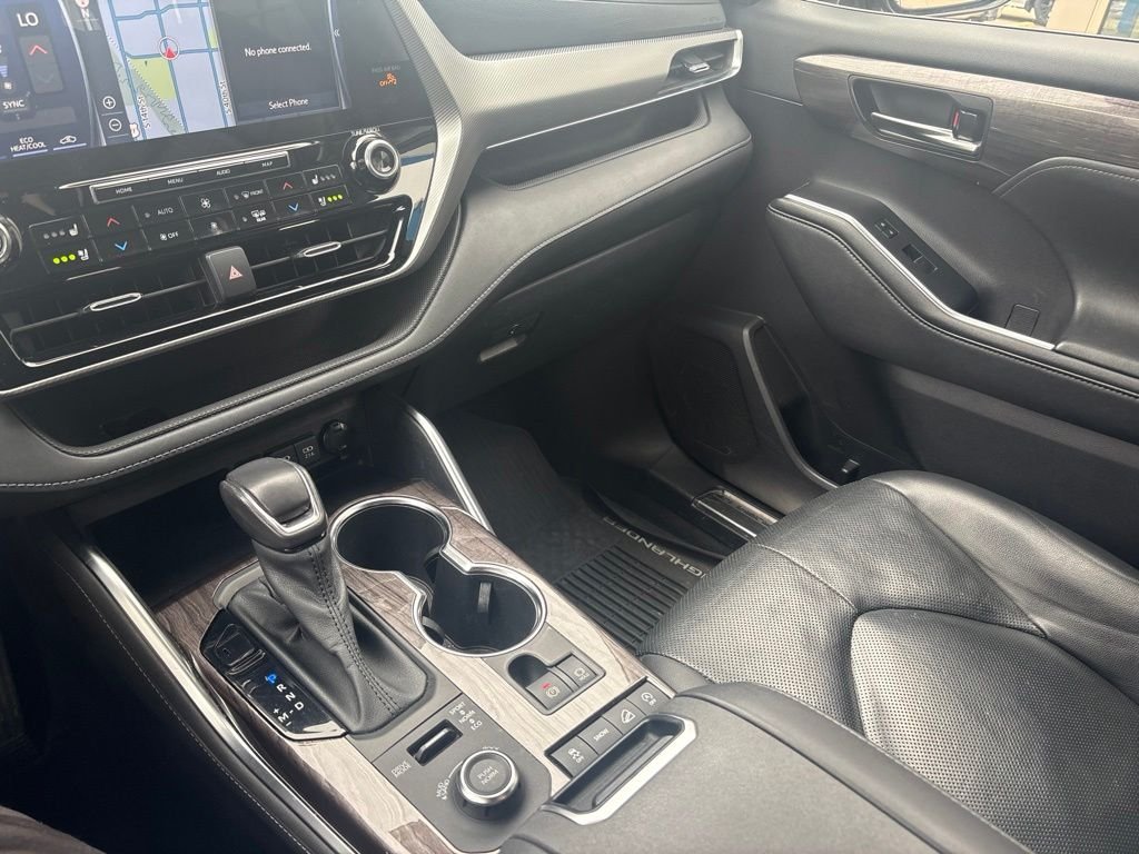 Used 2020 Pearl Toyota Platinum image 23