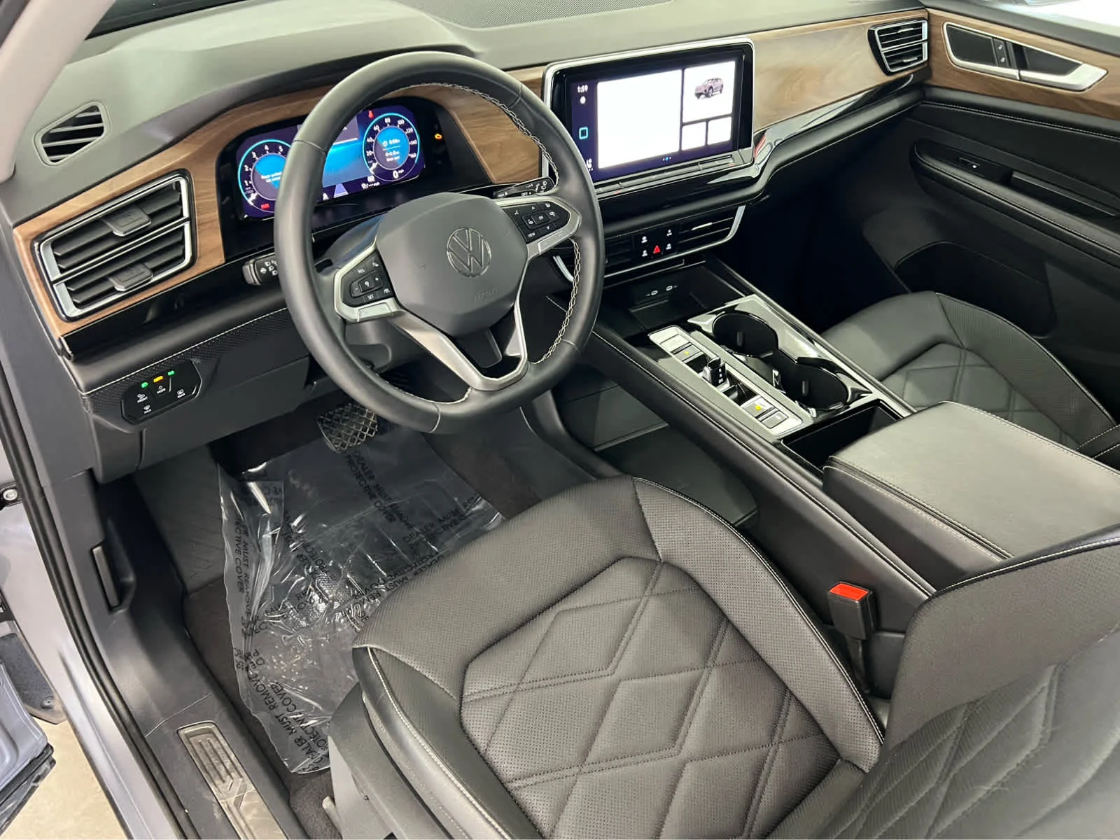 2025 Volkswagen Atlas SEL Premium R-Line - Photo 13