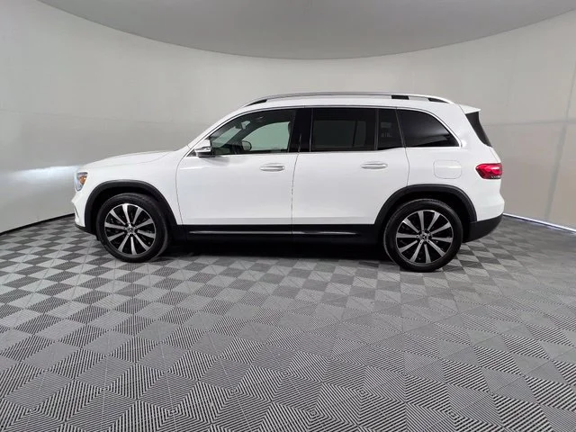 Used 2022 White Mercedes-Benz GLB 250 image 4