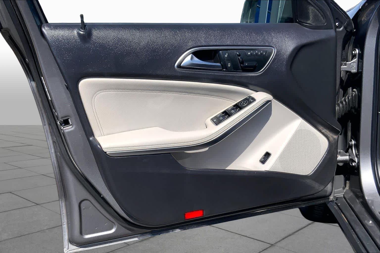 Used 2016 Mountain Gray Metallic Mercedes-Benz GLA 250 image 22