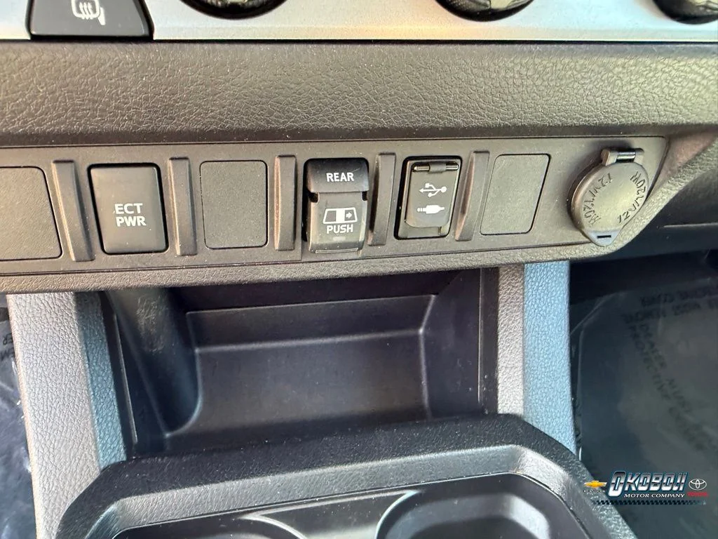 Used 2018 Silver Toyota SR5 image 12