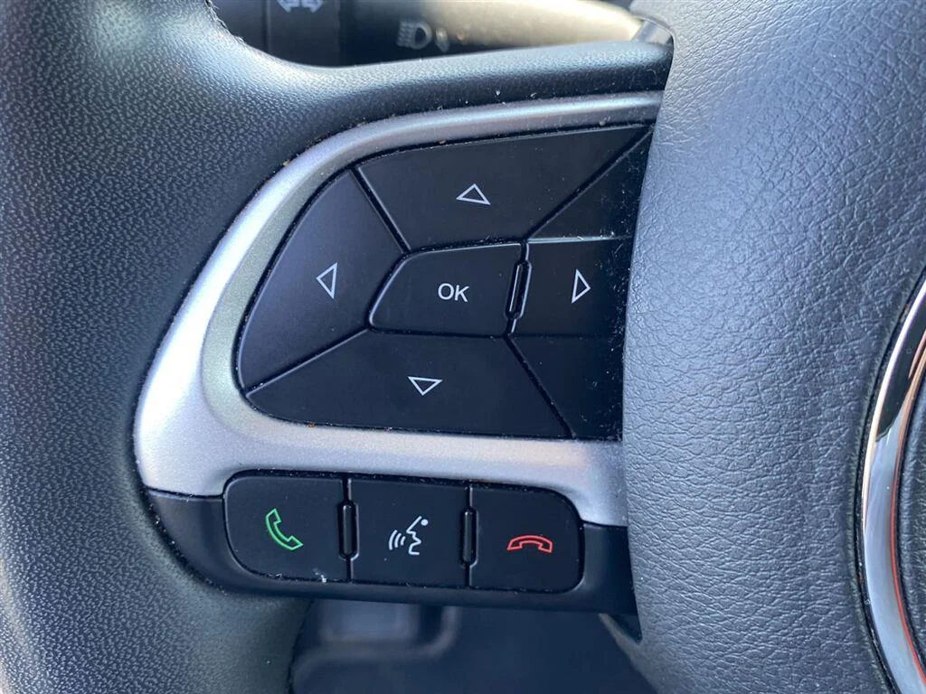 Used 2021 Glacier Metallic Jeep Latitude image 17