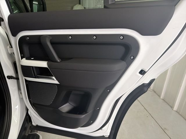 2023 Land Rover Defender S - Photo 18