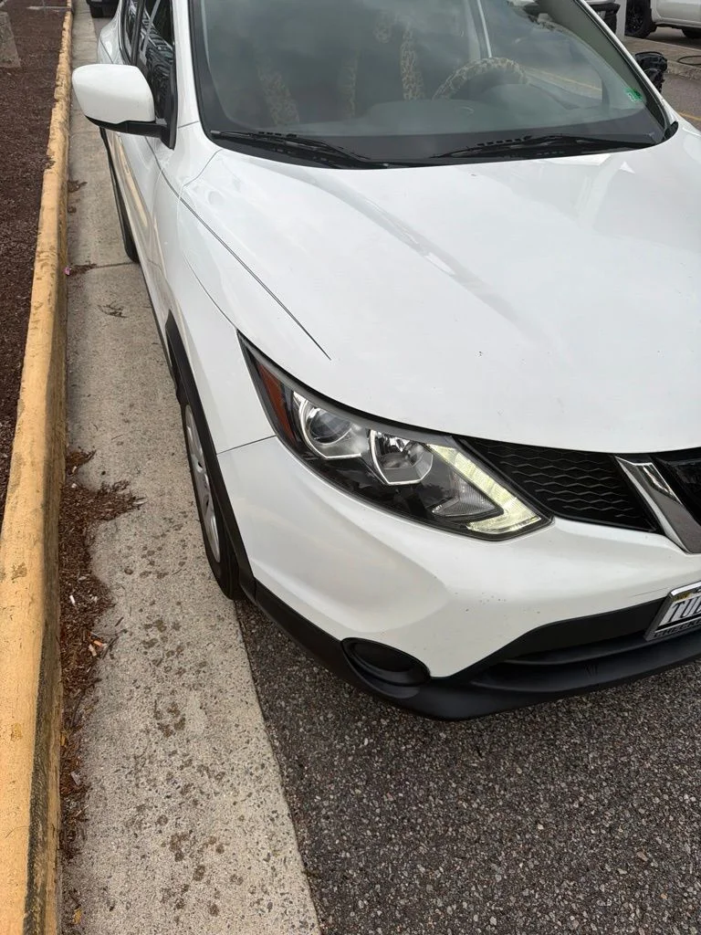 Used 2018 White Nissan S image 11