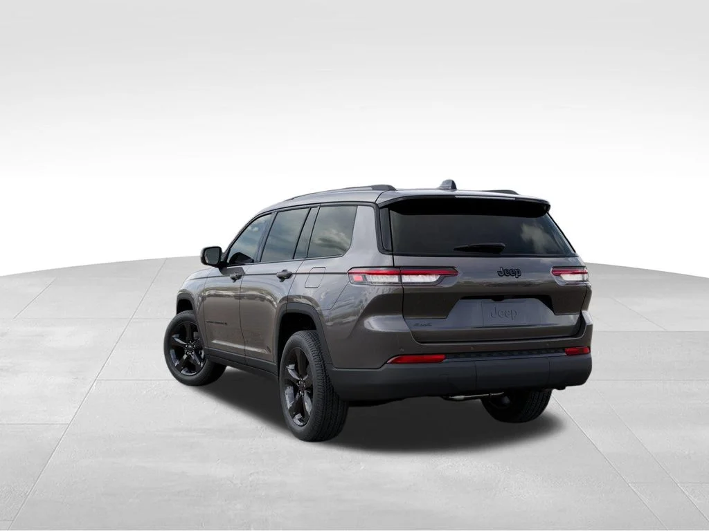 Used 2025 Gray Jeep Altitude X image 3