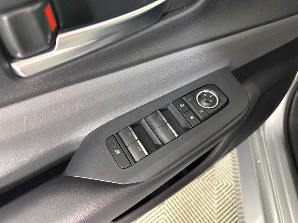 Used 2025 Cutting Edge Toyota XLE image 27
