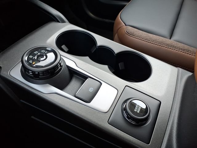 New 2026 Azure Gray Metallic Tri-Coat Ford Outer Banks image 27