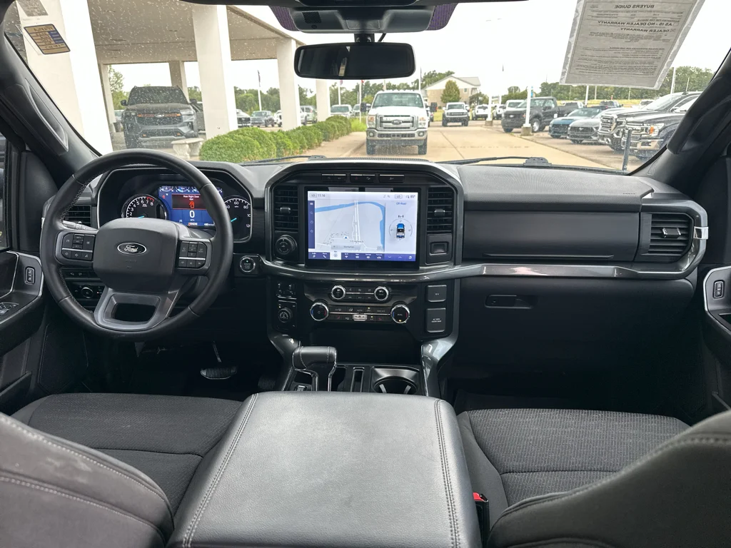Used 2023 Oxford White Ford XLT image 3