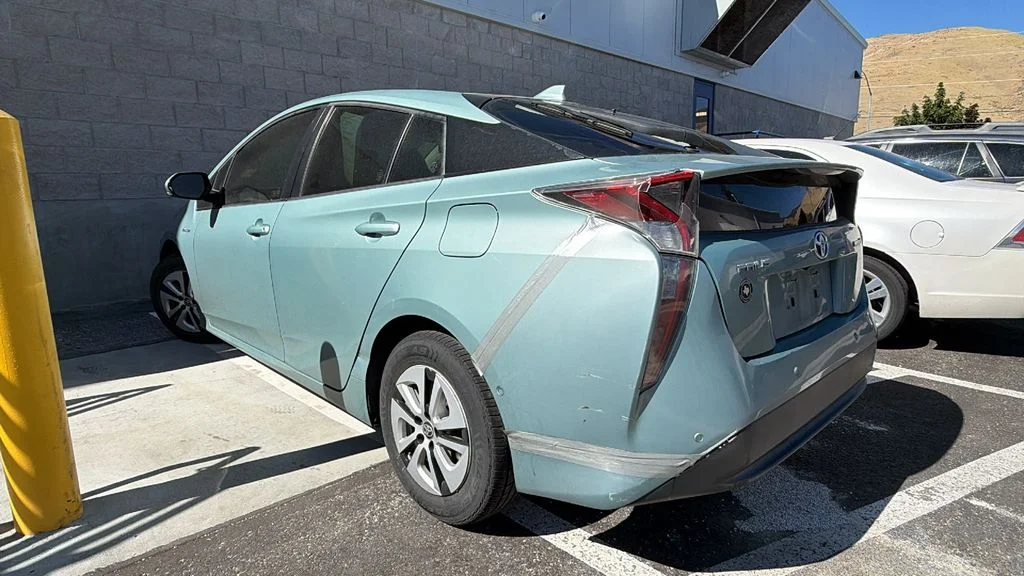 Used 2018 Pearl Toyota Two image 3