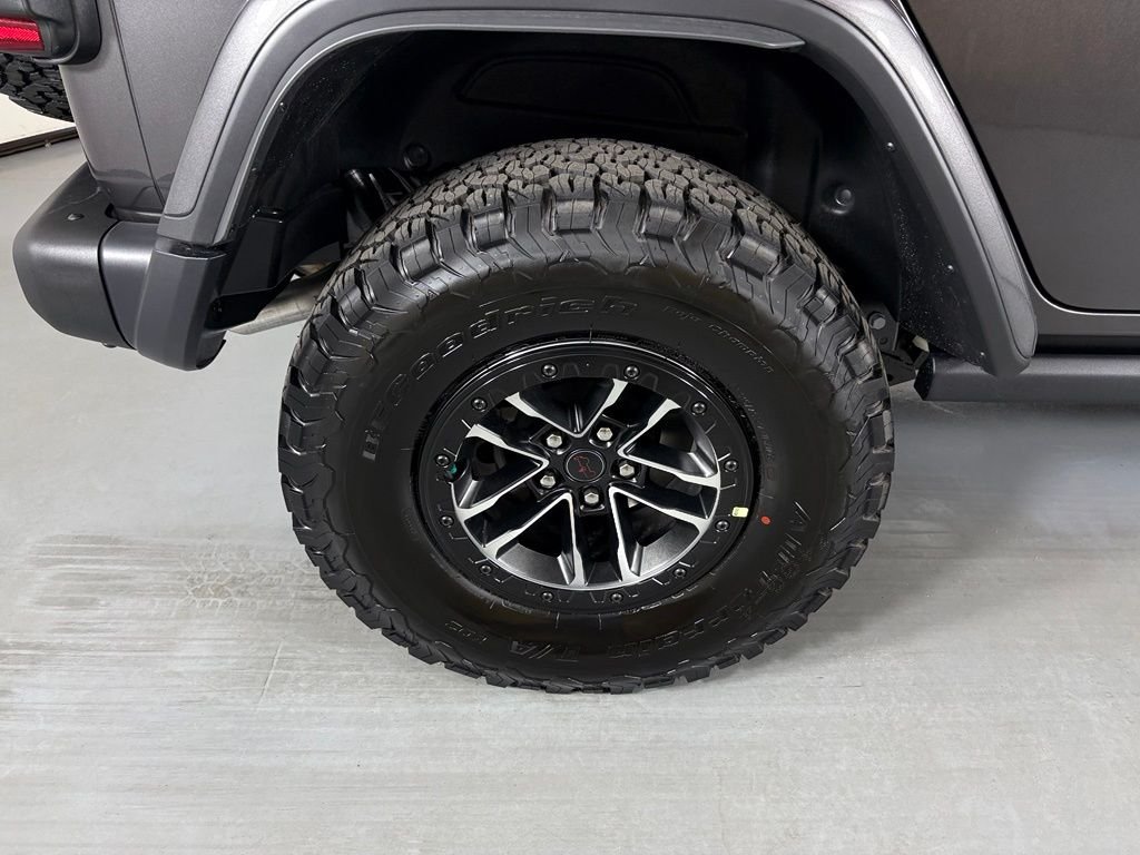 New 2026 Granite Crystal Metallic Clear-Coat Exterior Paint Jeep Rubicon X image 11