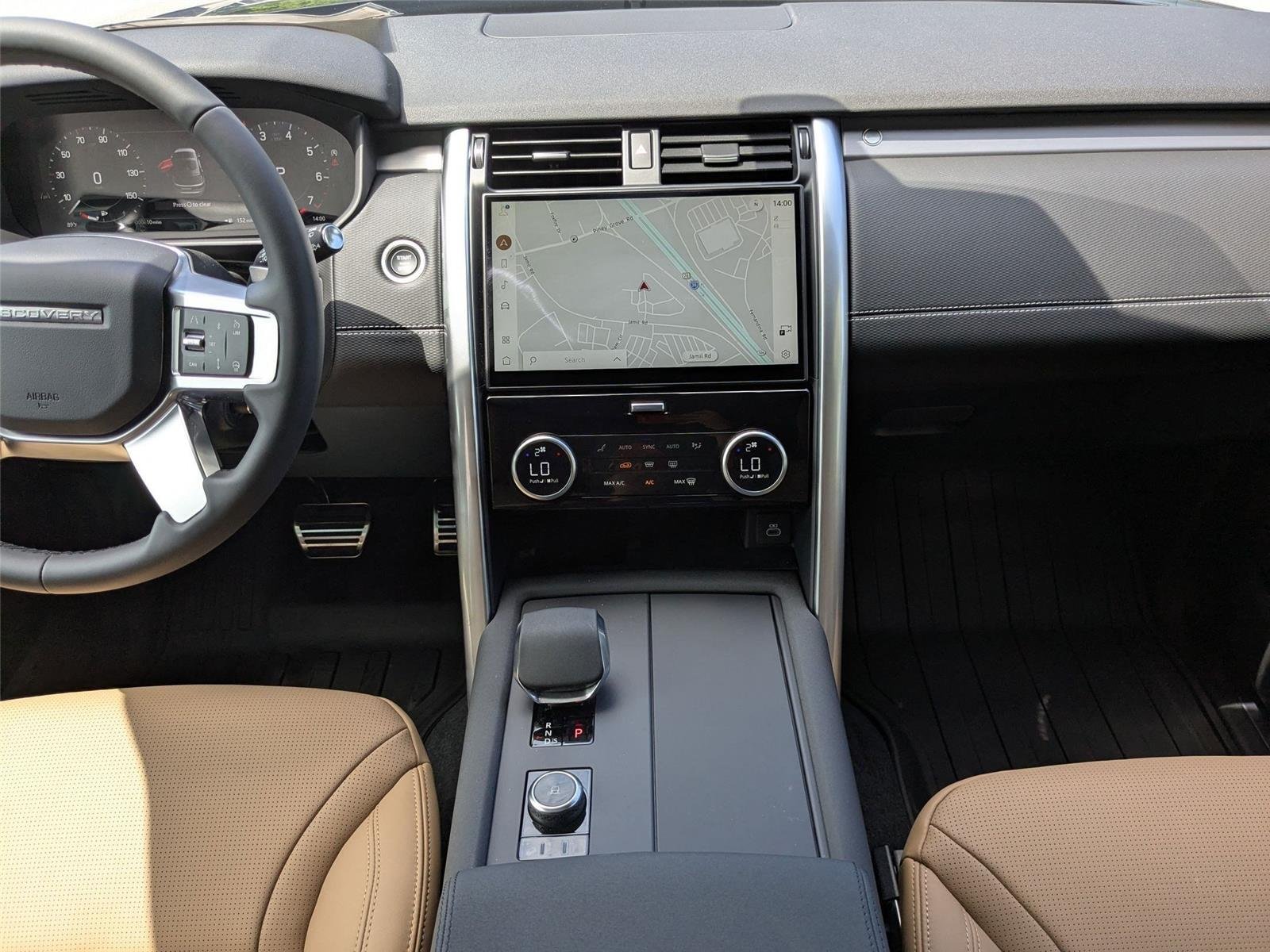 Used 2025 Santorini Black Metallic Land Rover Dynamic SE image 29