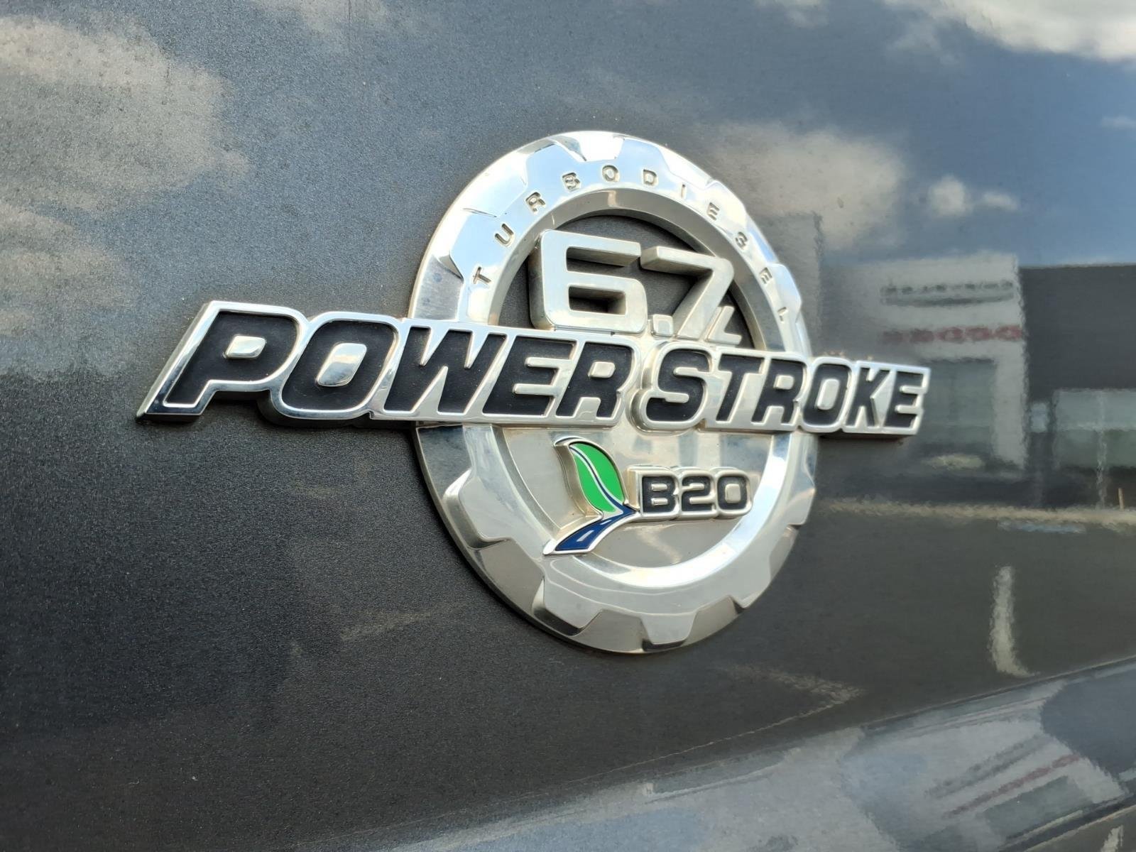 Used 2015  Ford Lariat image 18