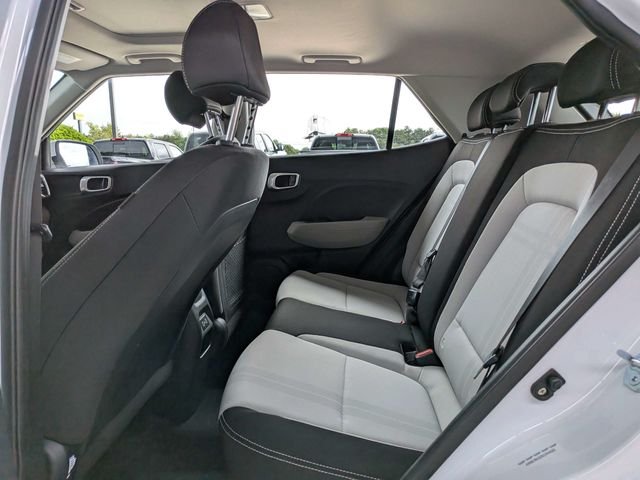 Used 2025 White Hyundai SEL image 9