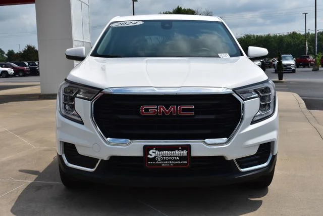 Used 2024 White GMC SLE image 3