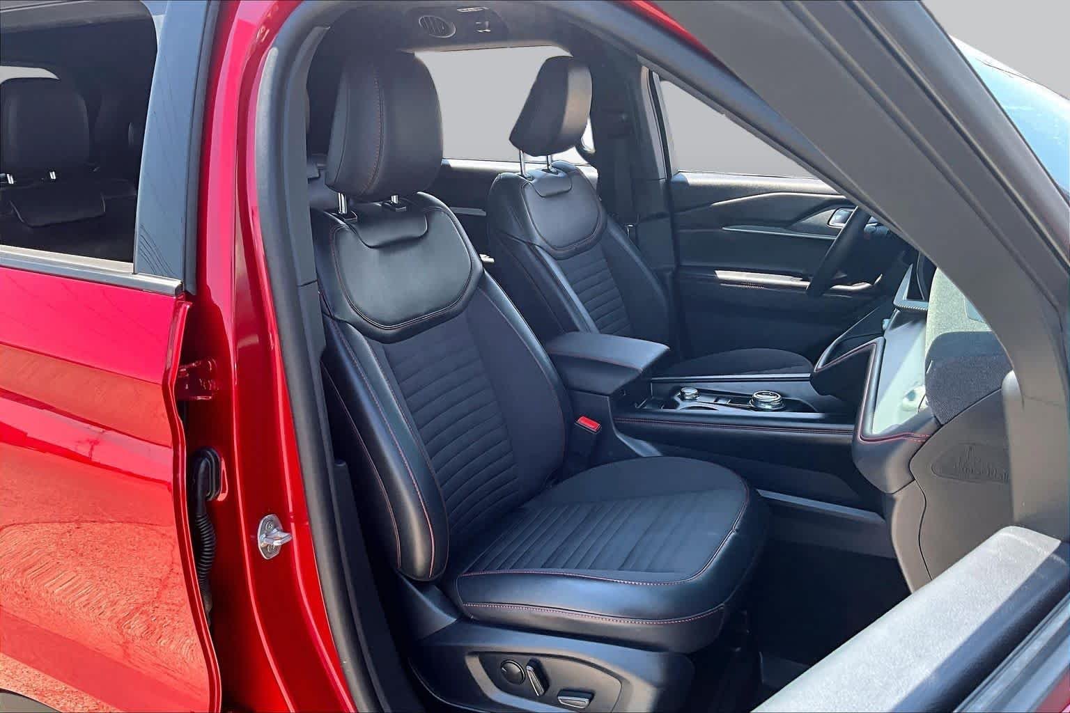 Used 2026 Rapid Red Metallic Tinted Clearcoat Ford ST-Line image 9