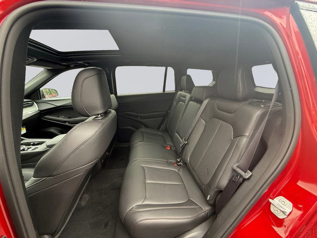 New 2026 Red Hot Pearl-Coat Exterior Paint Jeep Limited image 17