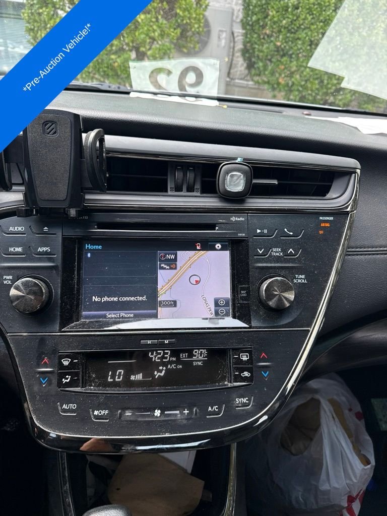 Used 2016 Silver Toyota XLE Premium image 9