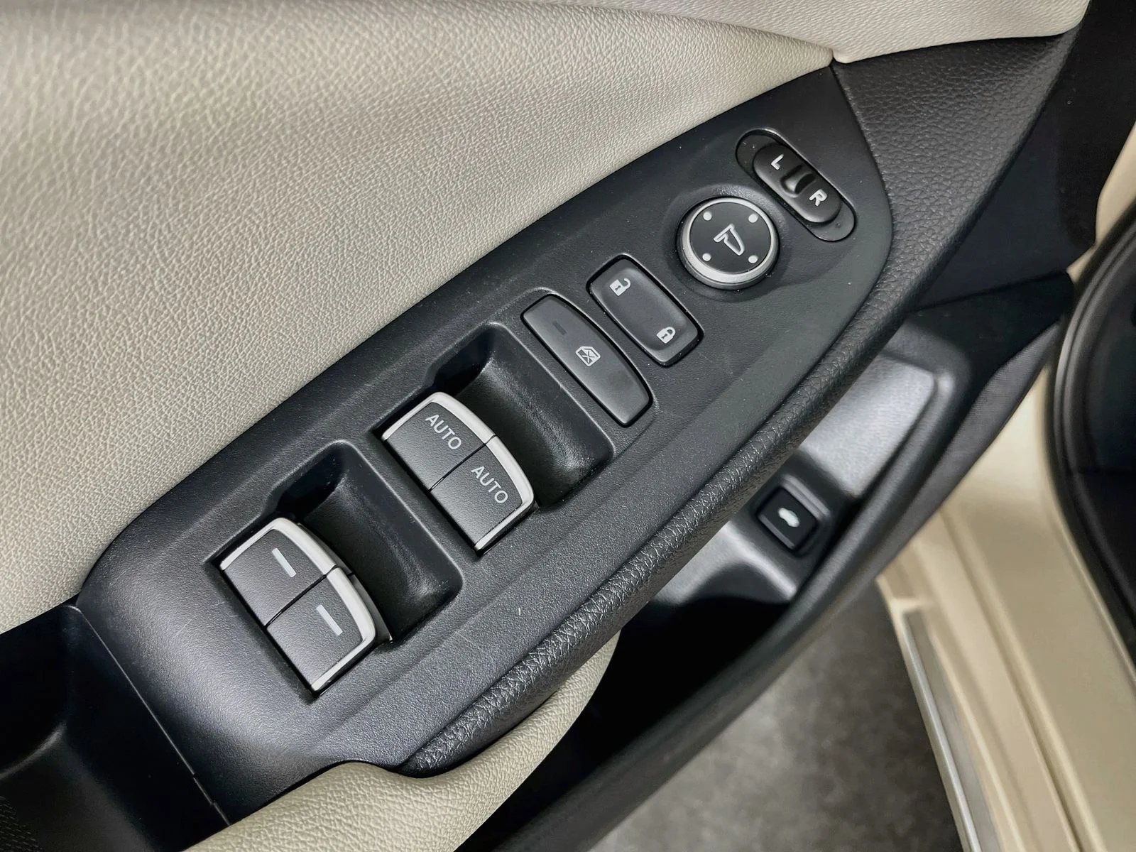 Used 2019 Beige Honda EX image 27
