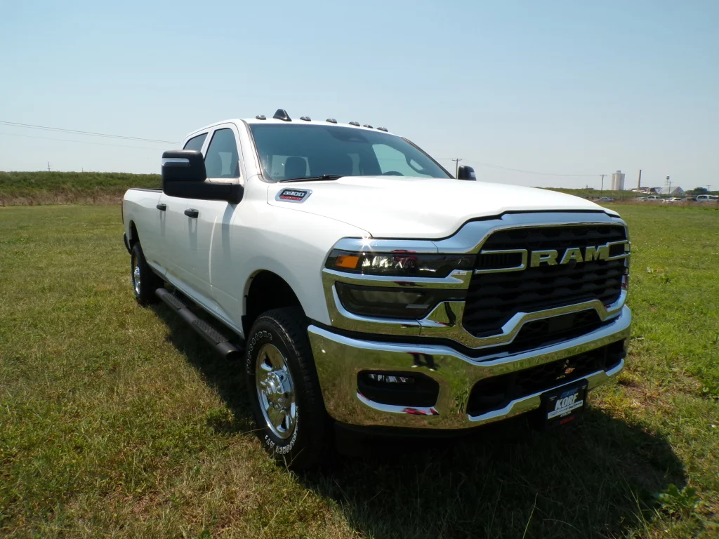 New 2026 Bright White Clear-Coat Exterior Paint RAM Tradesman image 2