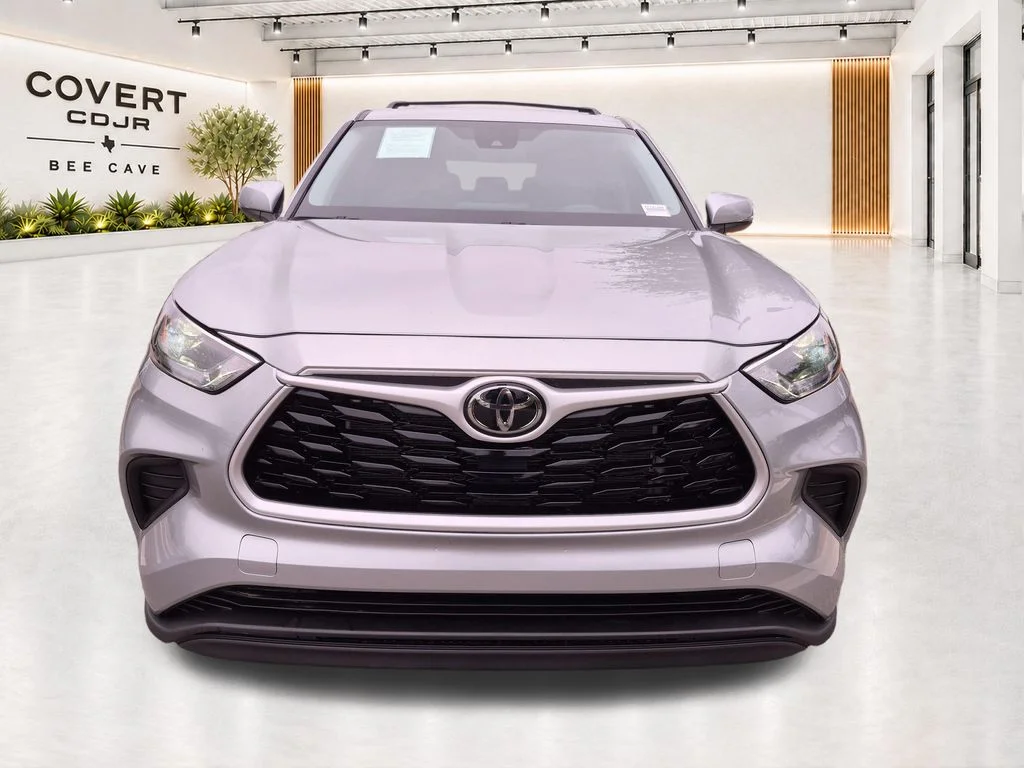 Used 2023 Silver Toyota L image 3