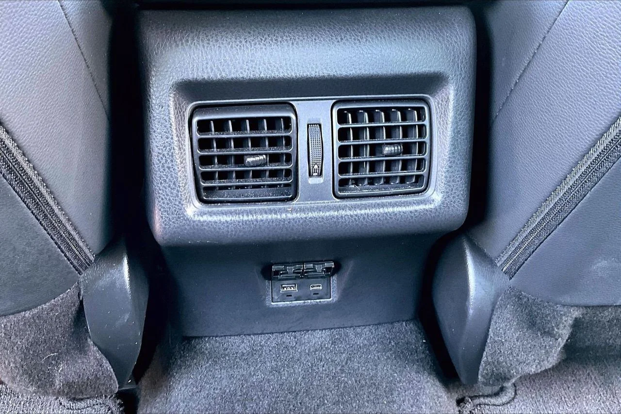 Used 2025  Toyota SE image 15