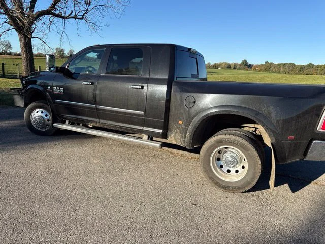 Used 2017 Brilliant Black Crystal Pearlcoat Ram Laramie image 3