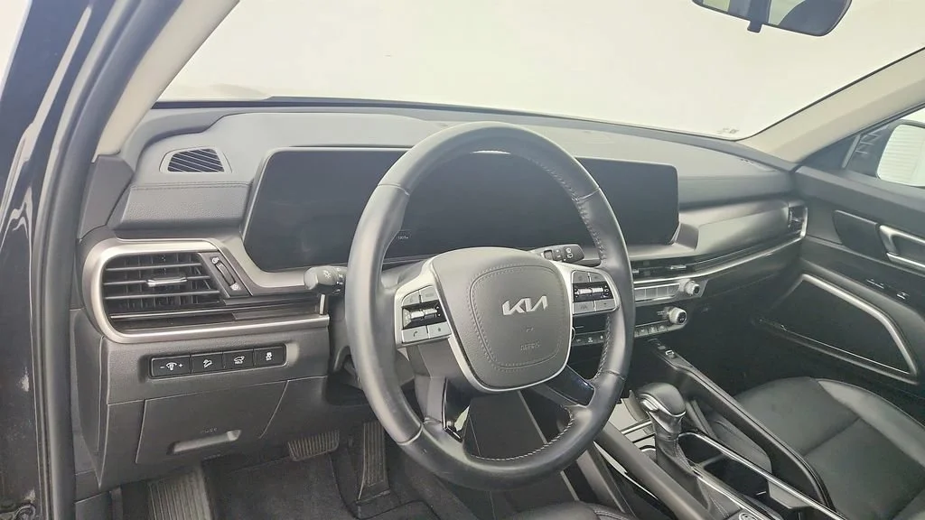 Used 2025 Gray Kia S image 13