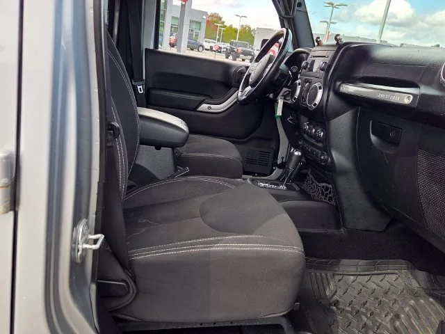 Used 2015 Silver Jeep Unlimited Rubicon image 17