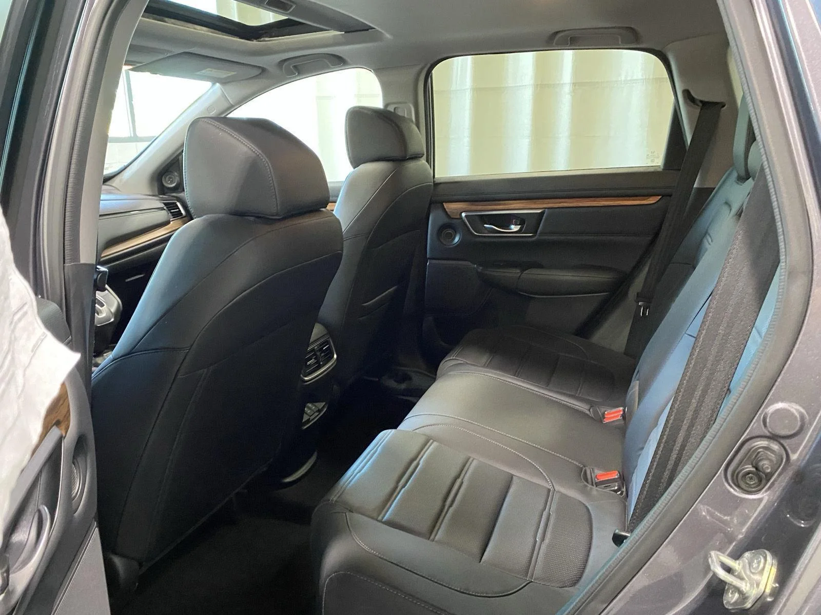 Used 2019 Modern Steel Metallic Honda Touring image 19