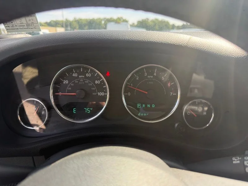 Used 2017 Green Jeep Sahara image 6