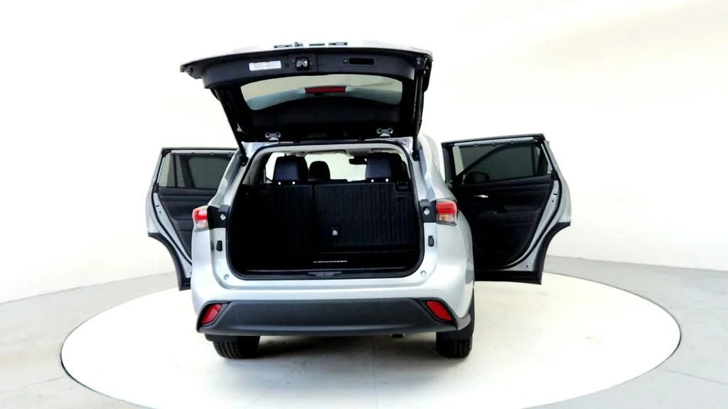 Used 2023 Silver Toyota XLE image 11
