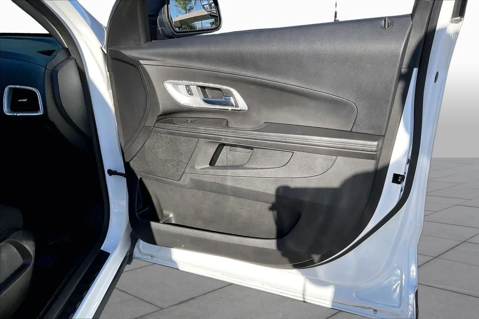 Used 2014 Summit White Chevrolet LS image 22