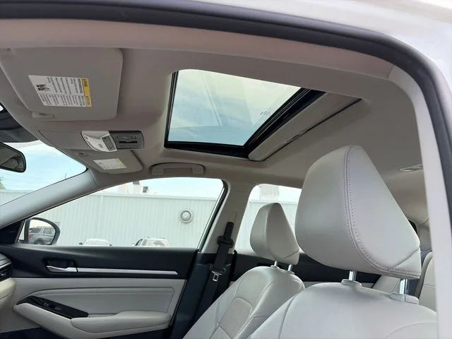 Used 2023 White Nissan 2.5 SL image 36