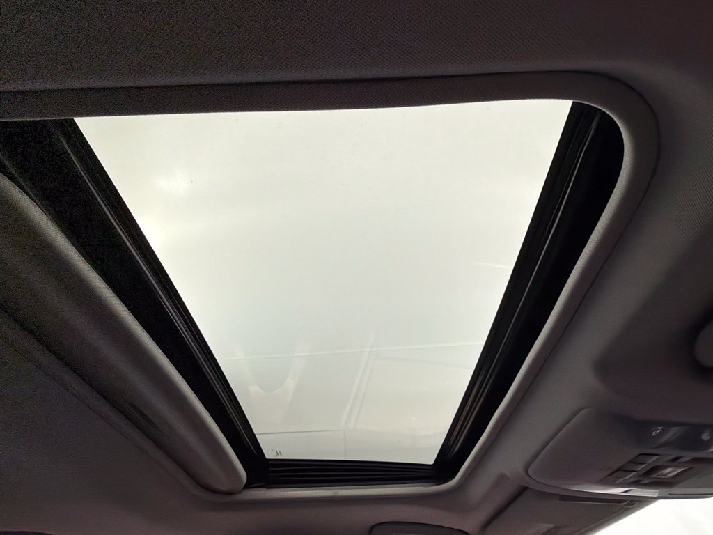 Used 2019  Toyota XLE image 28