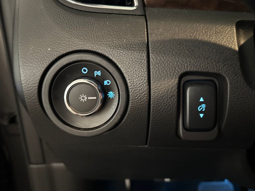 Used 2017 Gray Ford Limited image 15