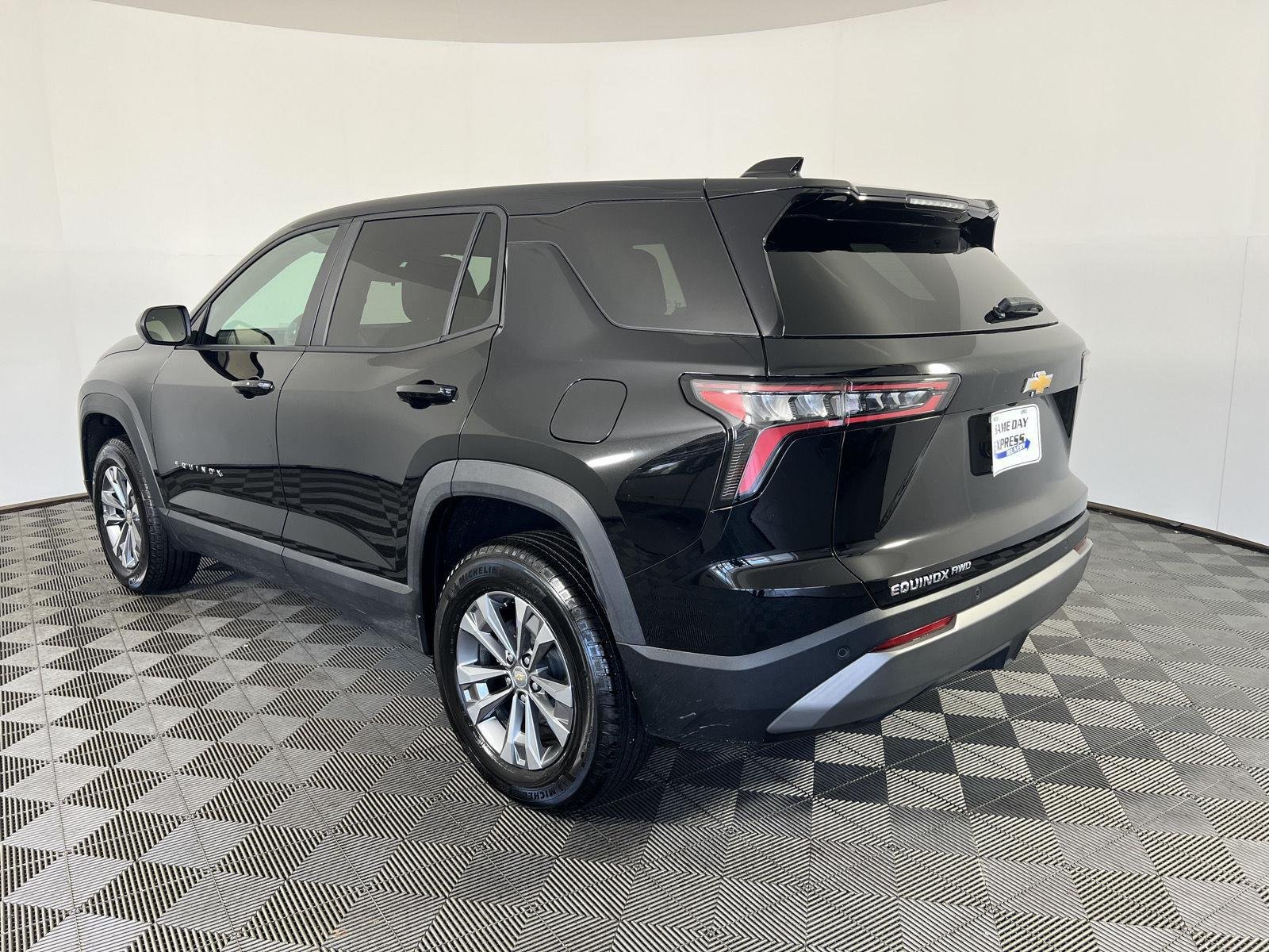 Used 2025 Mosaic Black Metallic Chevrolet AWD LT image 25