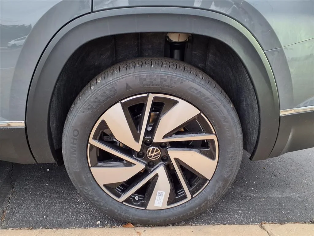 New 2026 Pure Gray Volkswagen 2.0T SEL image 6