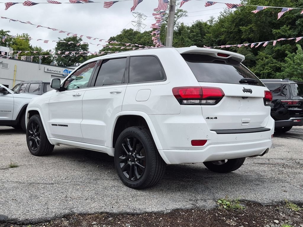 Used 2021 White Jeep Laredo X image 9