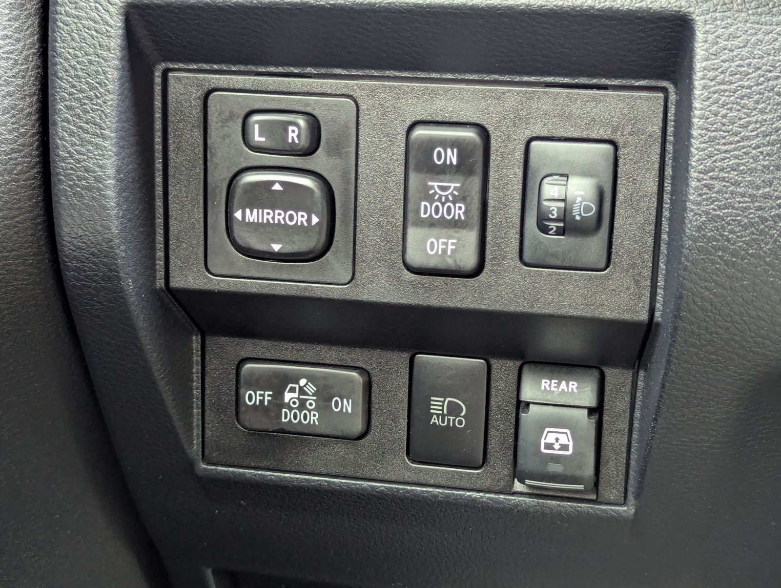 Used 2019 Gray Toyota SR5 image 12