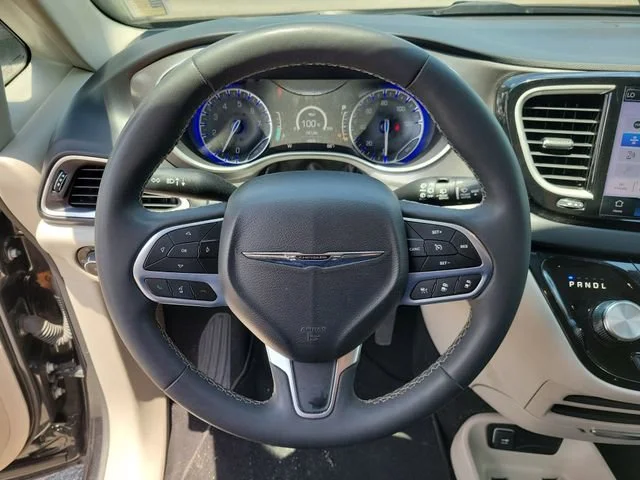 2023 Chrysler Pacifica Touring L - Photo 29
