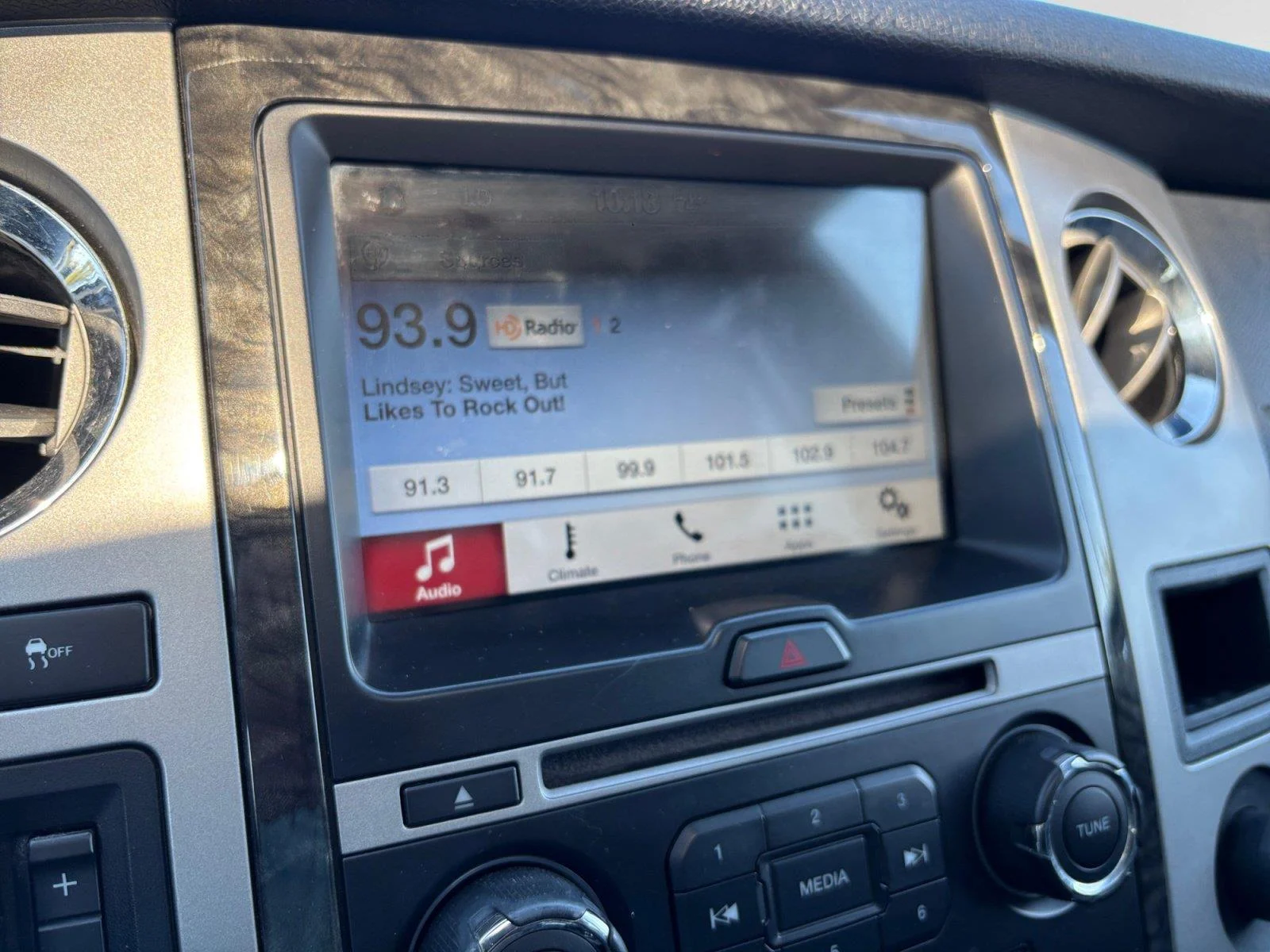 Used 2016 Magnetic Ford Limited image 21
