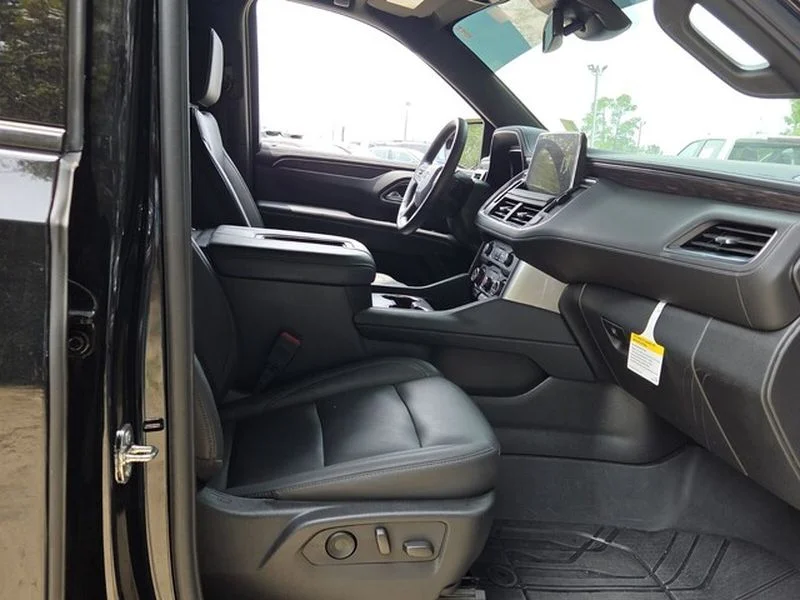 Used 2024 Black Chevrolet Z71 image 17