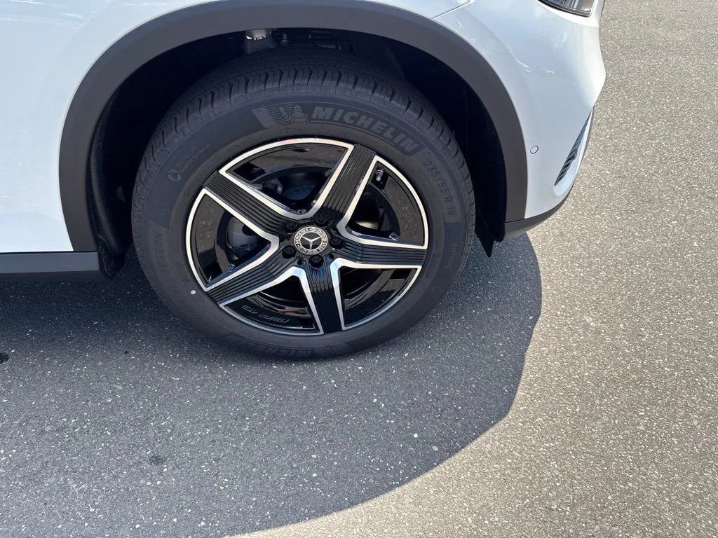 New 2027 Polar White Mercedes-Benz GLC 300 image 17